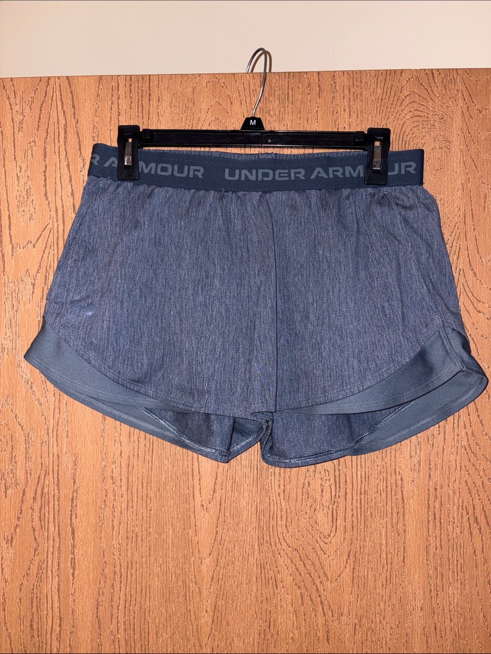 Under Armour Women's size medium Heathered Navy/grey Athletic Shorts